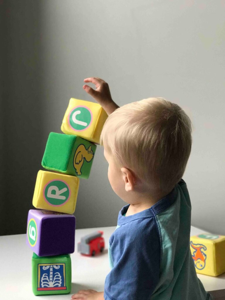 brinquedos que estimulam o desenvolvimento infantil