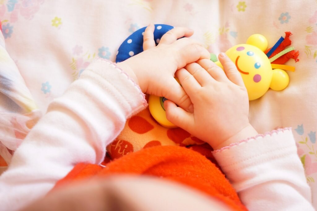 Brinquedos para criança conforme a idade do desenvolvimento dela - primeiros meses