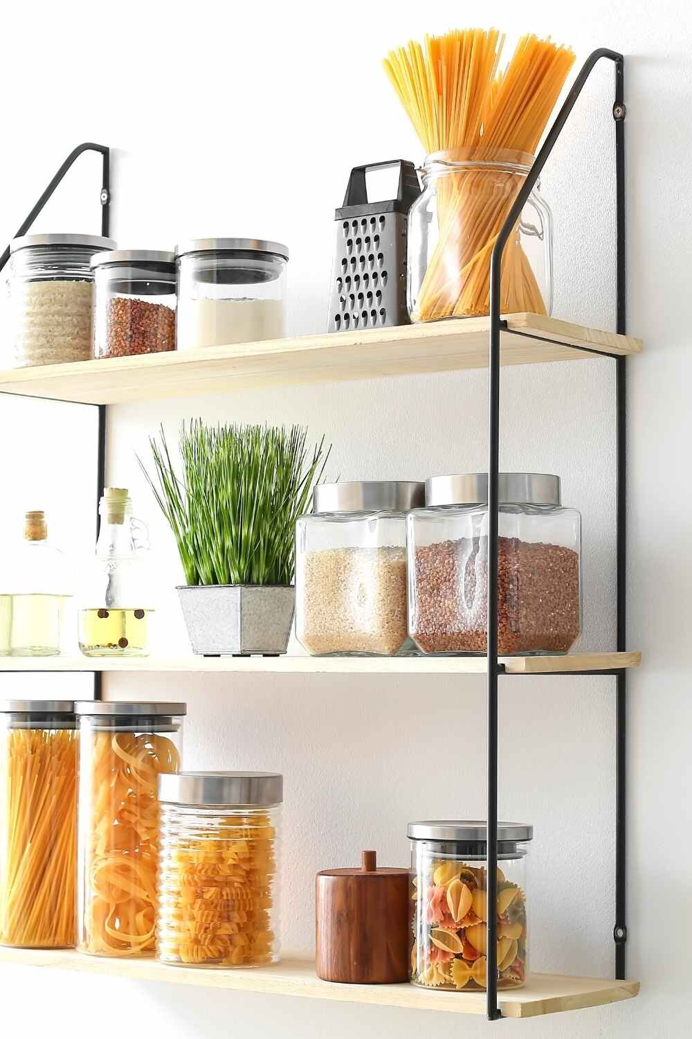30 ideias de decoração de cozinha com prateleiras para você se inspirar