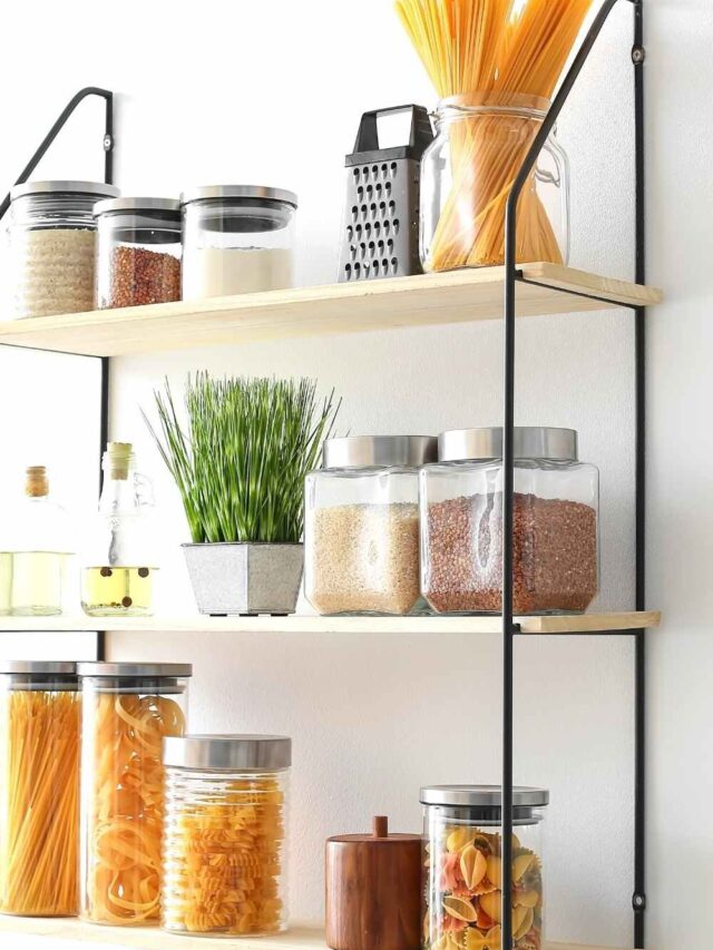 30 ideias de decoração de cozinha com prateleiras pra você se inspirar