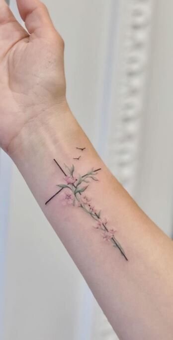 Tatuagens-femininas-cristas-32