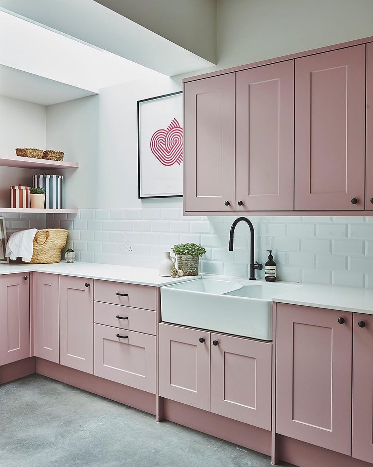 cozinha cor de rosa armários rosa