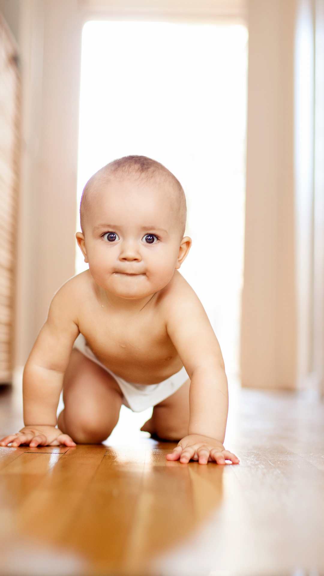 5 Sinais que o bebê vai engatinhar e você precisa saber